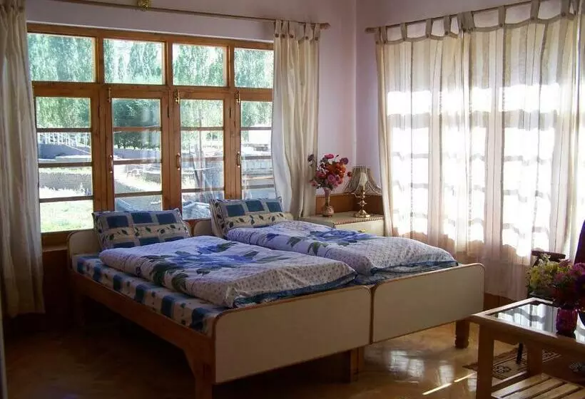 پانسیون Serdung Guest House