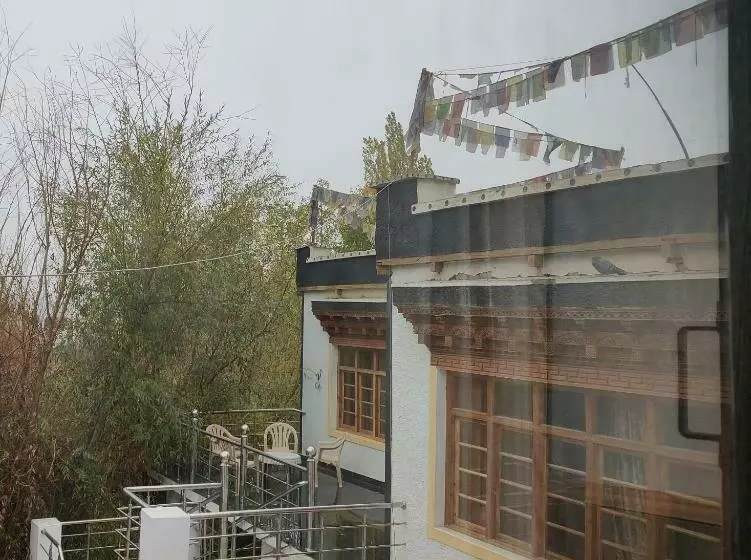 پانسیون Serdung Guest House