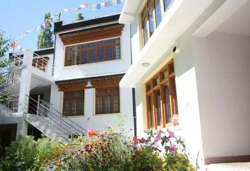 پانسیون Serdung Guest House