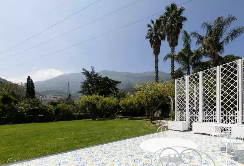 پانسیون Villa Pia Suites