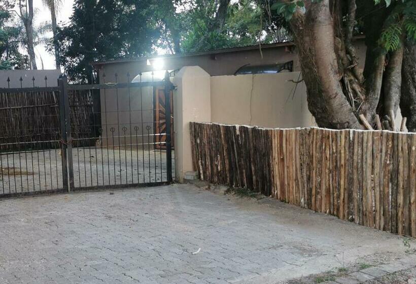 פנסיון Lala Bush