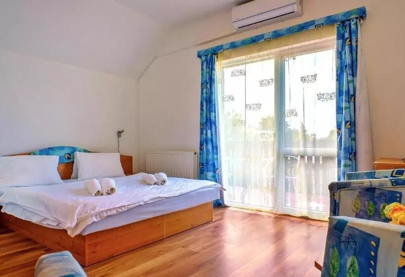 Majatalo Penzión Quatro Ii 250m Od Kúpaliska