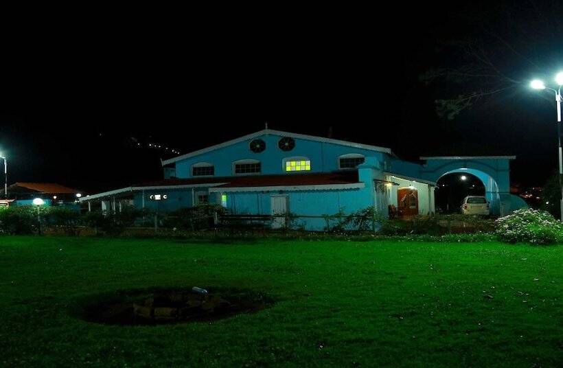 בית מלון כפרי Cliff Club Resort