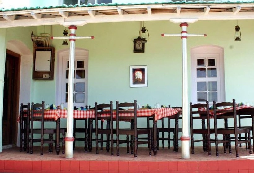 בית מלון כפרי Cliff Club Resort