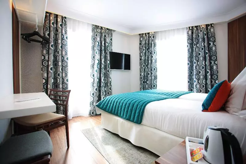 ホテル Eiffel Turenne