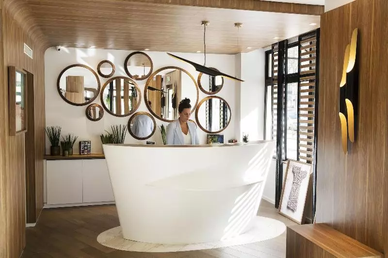 ホテル Eiffel Turenne