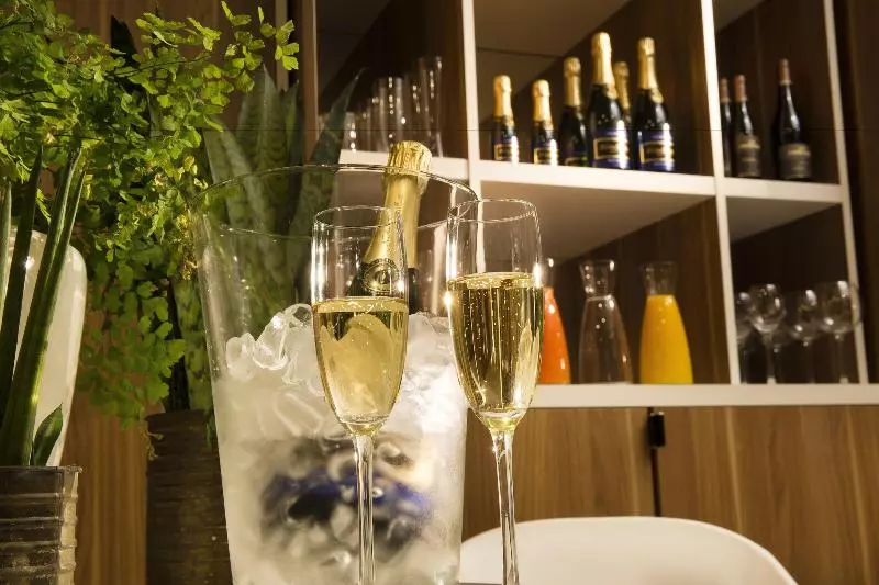 ホテル Eiffel Turenne