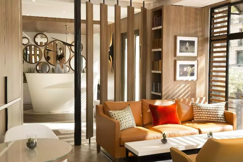 ホテル Eiffel Turenne