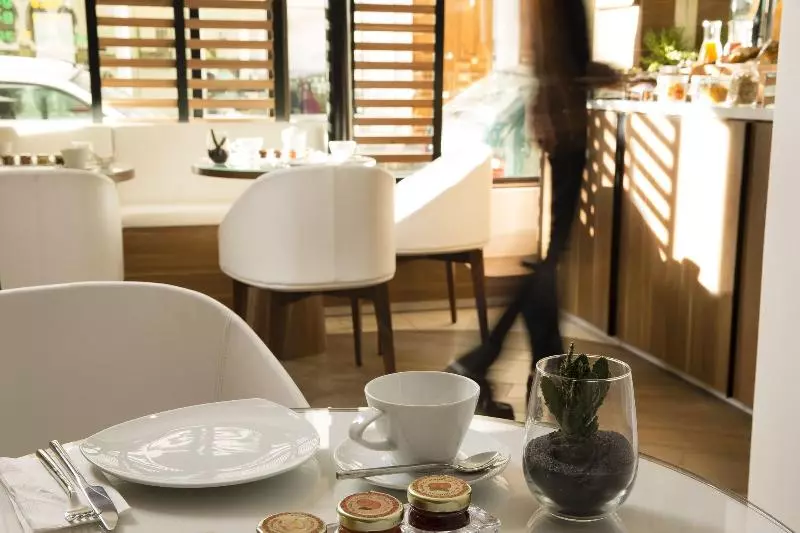 ホテル Eiffel Turenne