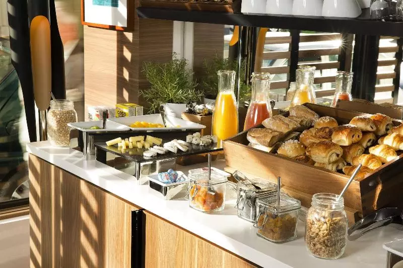 ホテル Eiffel Turenne