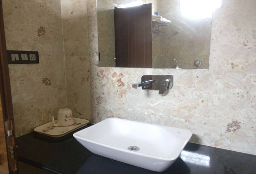 Отель Kohinoor Plaza