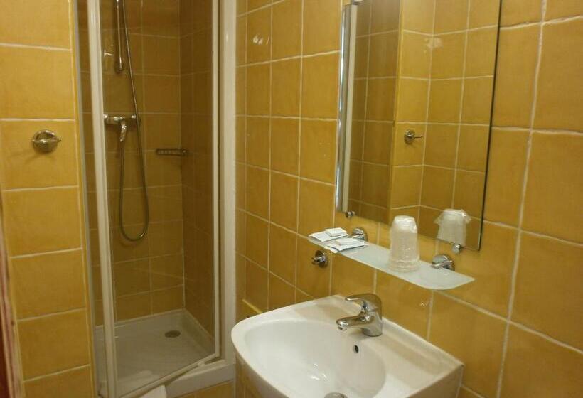 هتل Little Palace