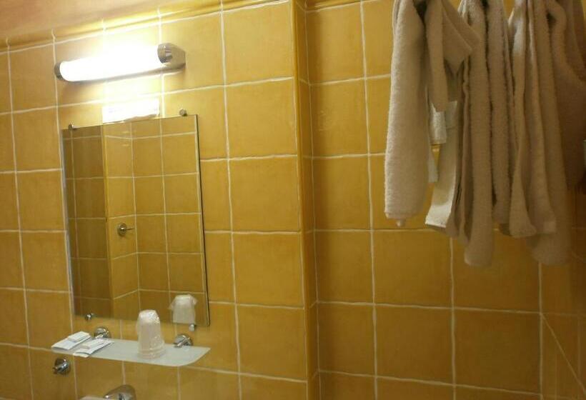 هتل Little Palace