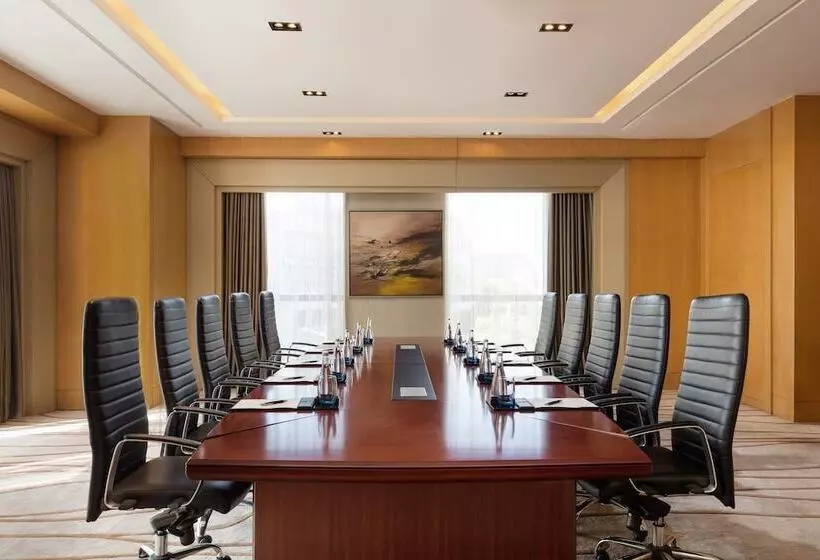 Отель Sheraton Zhenjiang