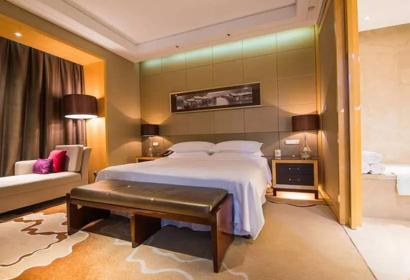 Отель Sheraton Zhenjiang