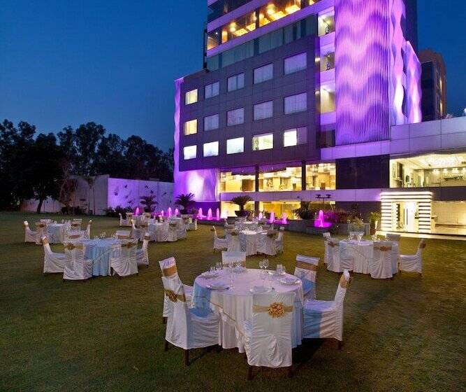 Отель The Altius A Boutiqe