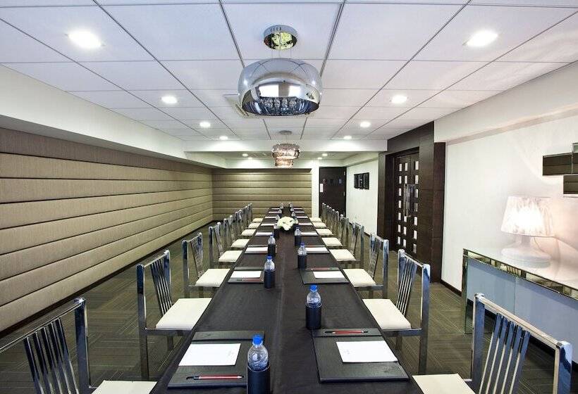 Отель The Altius A Boutiqe