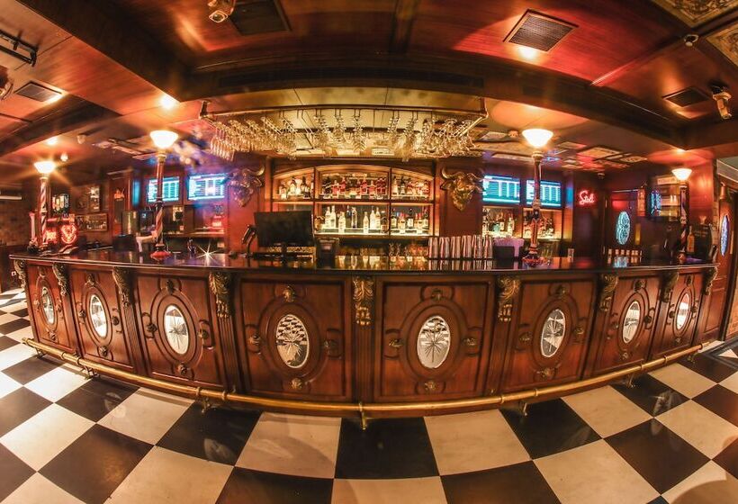 Отель The Altius A Boutiqe