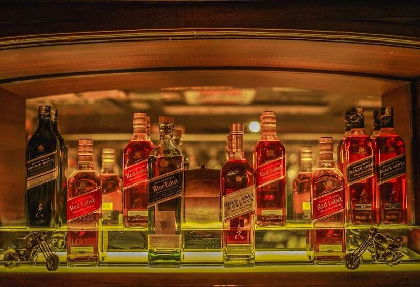 Отель The Altius A Boutiqe