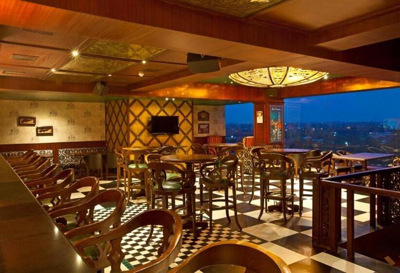 Отель The Altius A Boutiqe