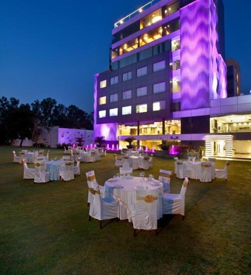 Отель The Altius A Boutiqe