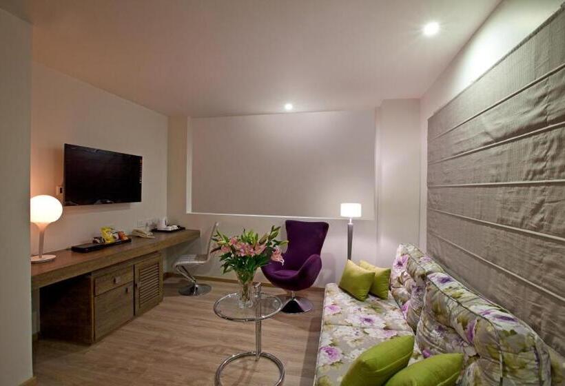 Отель The Altius A Boutiqe