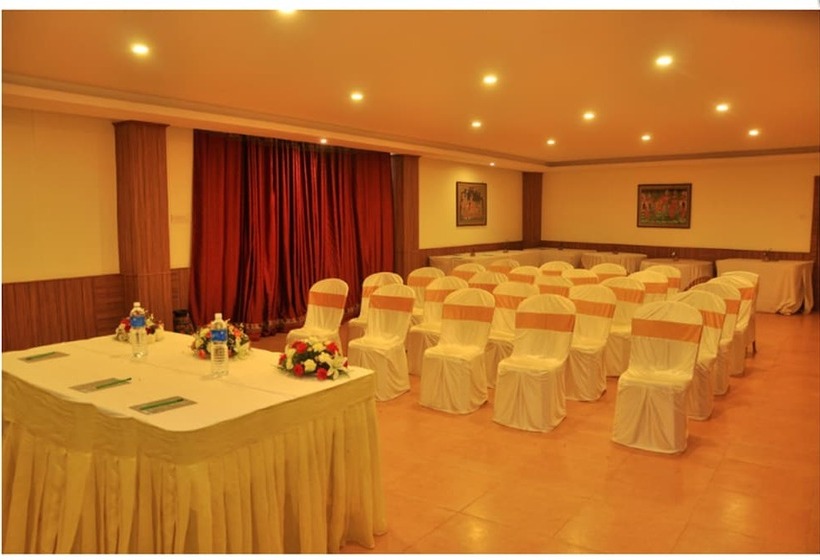 Hotel Vinayaga Inn By Poppys Ooty