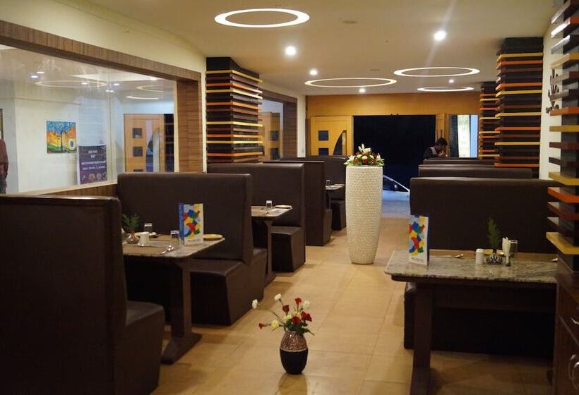 Hotel Vinayaga Inn By Poppys Ooty