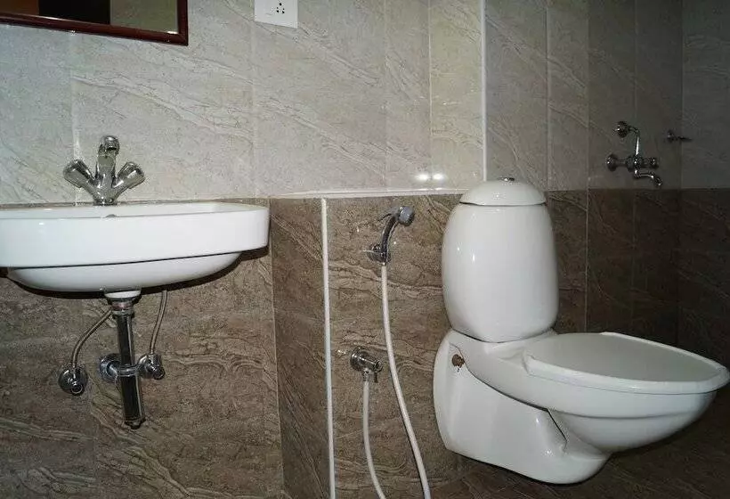 Отель Vinayaga Inn By Poppys Ooty