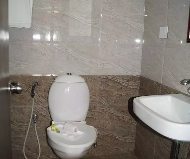 Отель Vinayaga Inn By Poppys Ooty