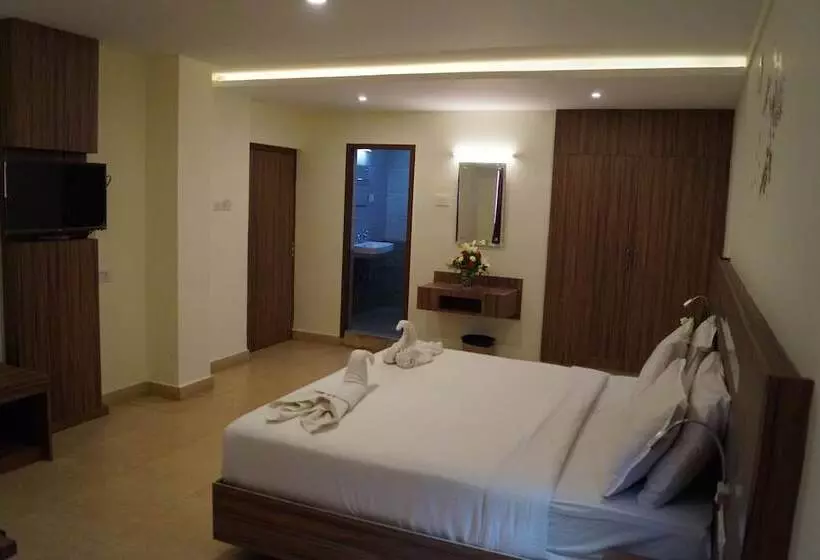 Отель Vinayaga Inn By Poppys Ooty