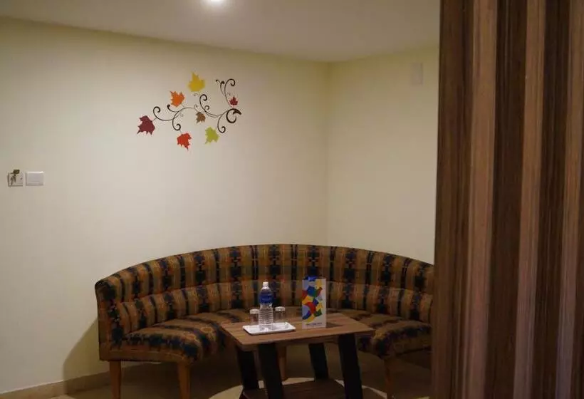 Отель Vinayaga Inn By Poppys Ooty