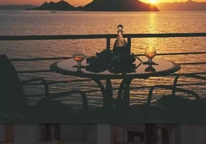 Отель Maira Beach  Bodrum