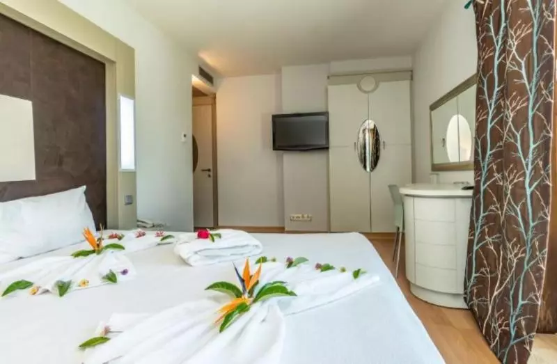 Отель Maira Beach  Bodrum