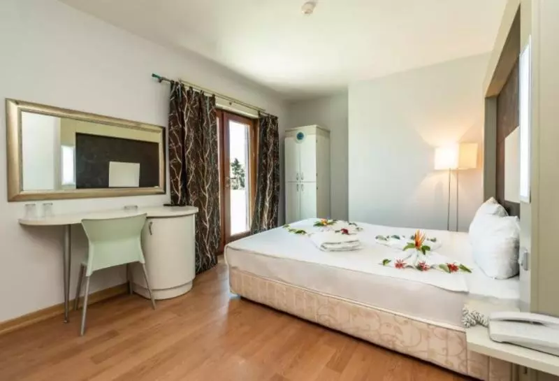 Отель Maira Beach  Bodrum