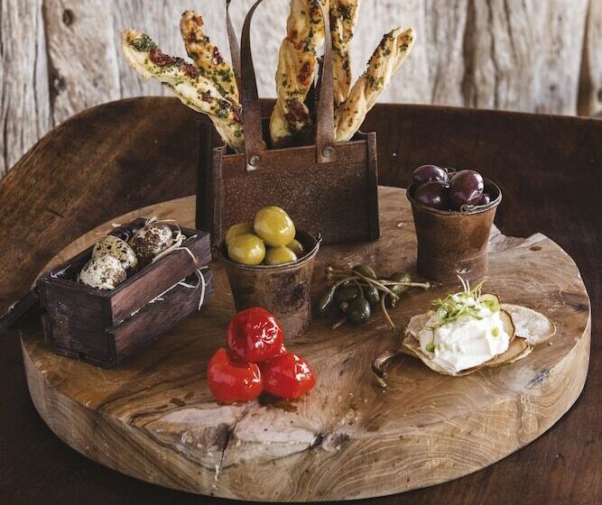 Tuningi Safari Lodge