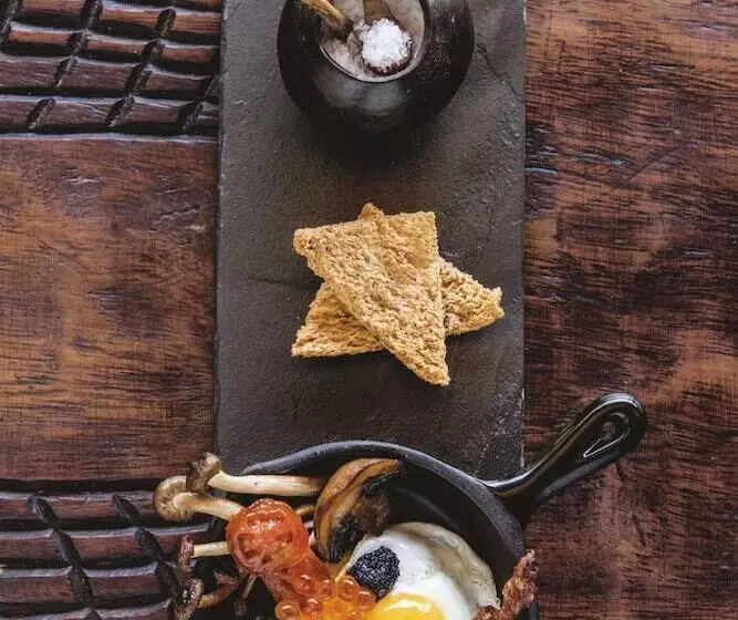 Tuningi Safari Lodge