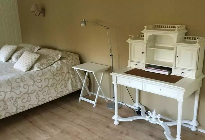 Höllenmühle Bed & Breakfast At The Mill Pond