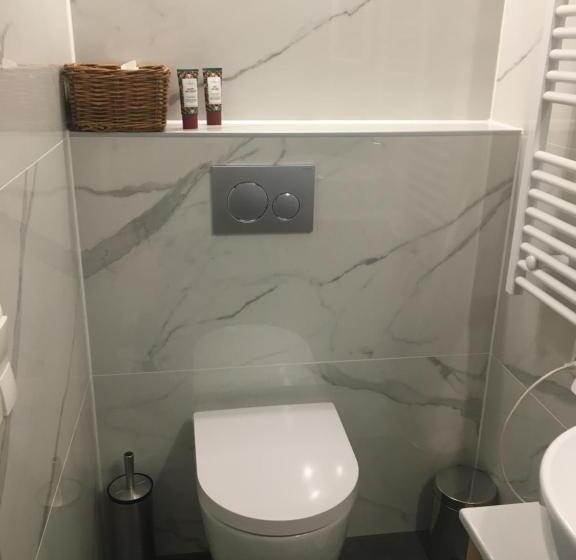 Höllenmühle Bed & Breakfast At The Mill Pond