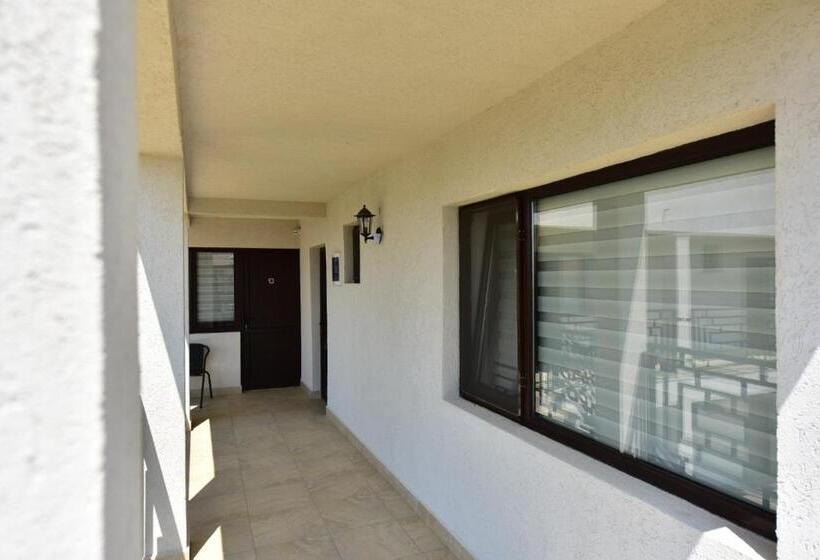 پانسیون Casa Ryn