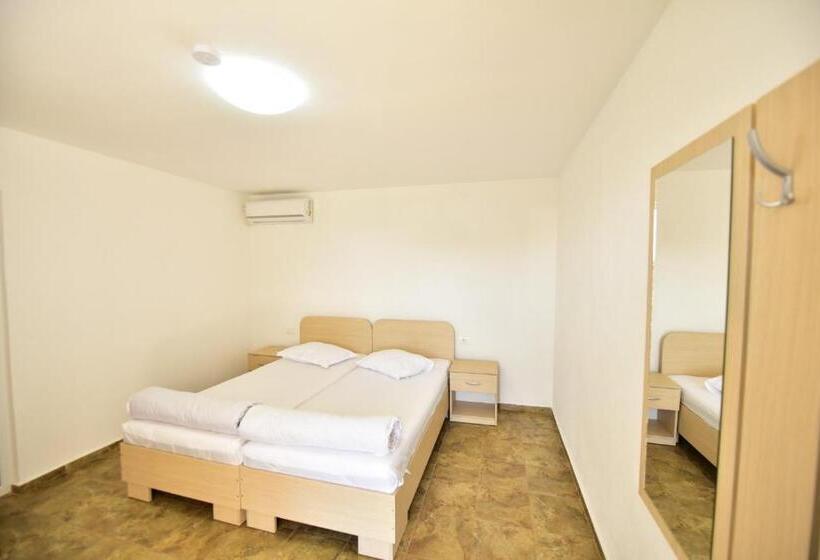 پانسیون Casa Ryn