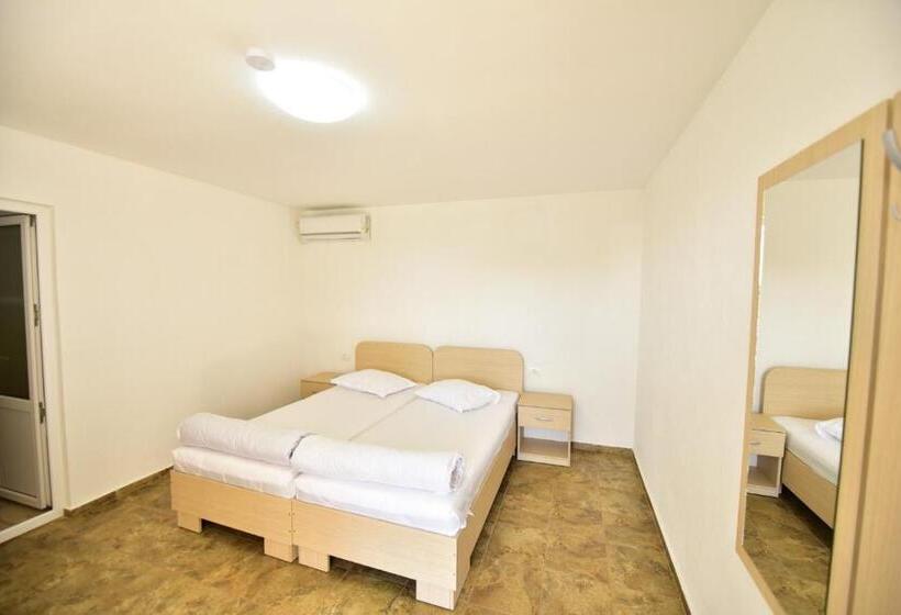 پانسیون Casa Ryn