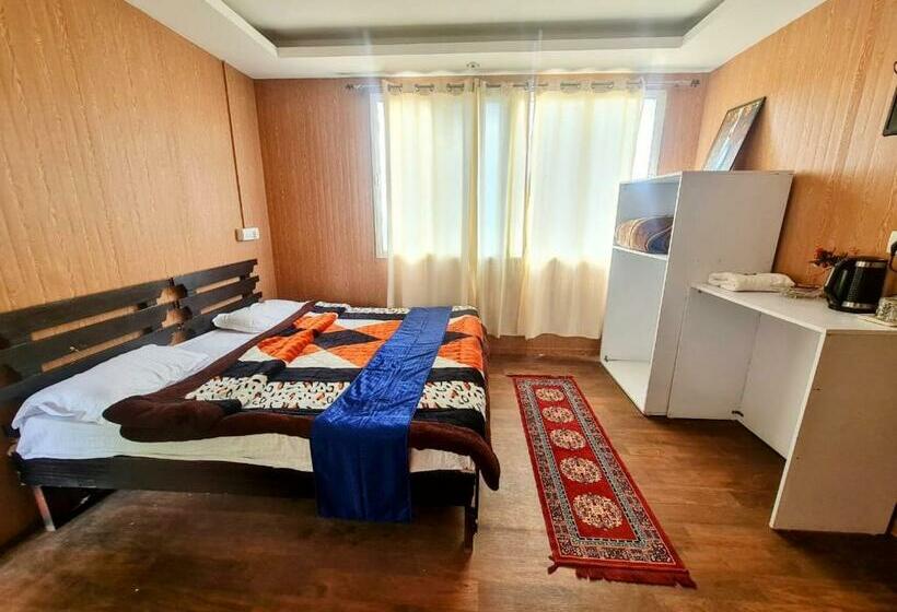 Курорт The Kanatal Arbour, Kanatal