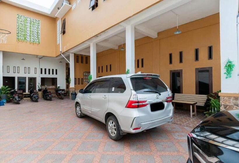 Urbanview Hotel Nisura Homestay Medan By Reddoorz