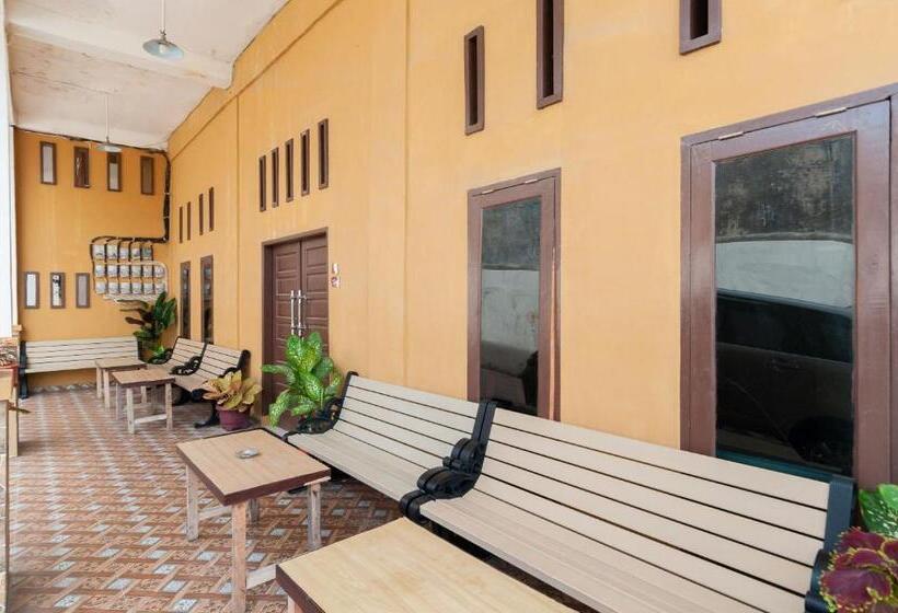 Urbanview Hotel Nisura Homestay Medan By Reddoorz