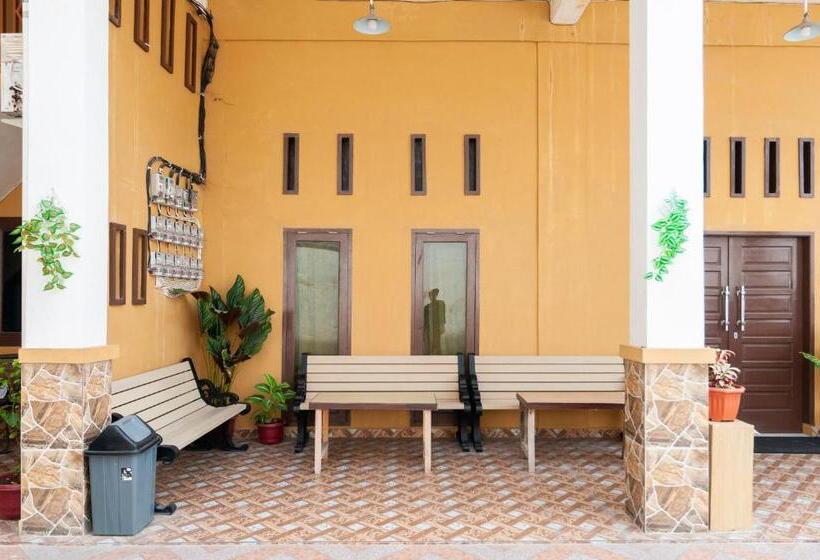 Urbanview Hotel Nisura Homestay Medan By Reddoorz