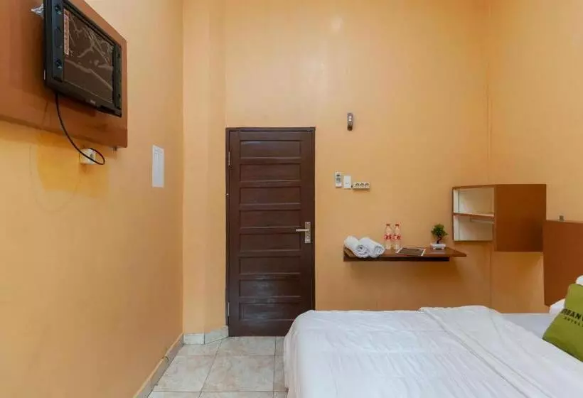 Urbanview Hotel Nisura Homestay Medan By Reddoorz