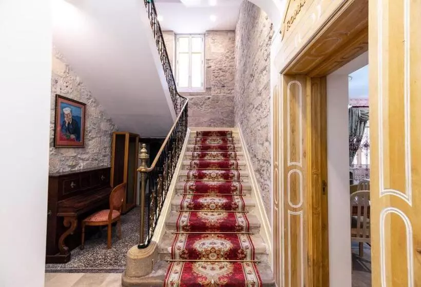 Majatalo Chambre Familiale Maison De L église Du Couvent