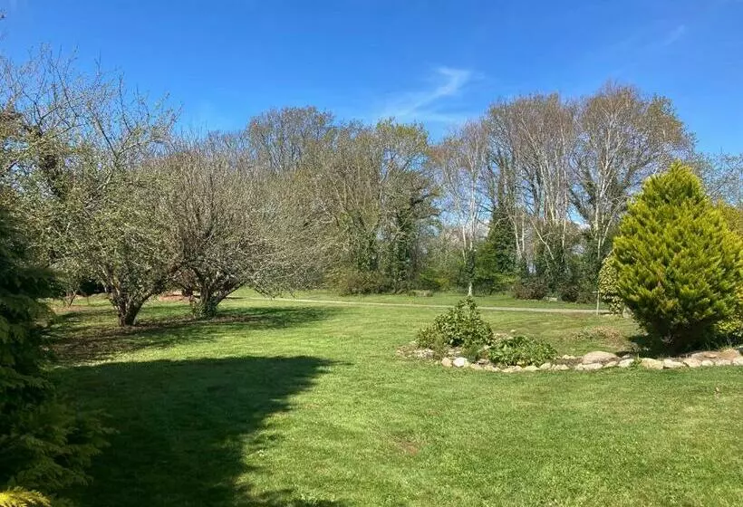 Aamiaismajoitus (B&B) Chambre D Hôtes De Kermoal