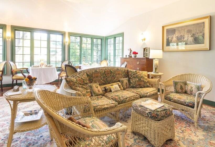 مبيت وإفطار Hollymead House